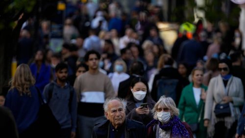 'Super cold': Thousands across UK come down with 'worst cold ever' - NZ Herald