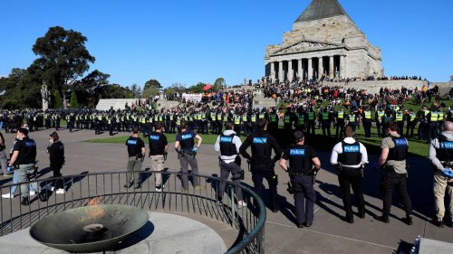 Melbourne anti-lockdown protests: Police arrest demonstrators at war memorial - NZ Herald