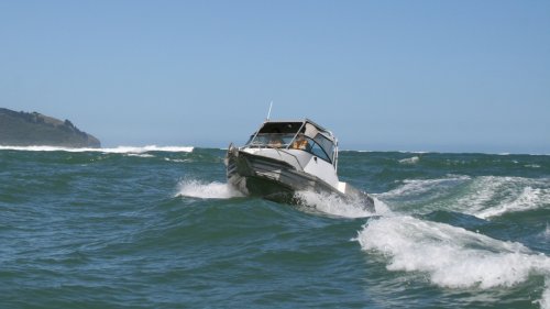 Skippers who flipped boat on Raglan bar fined $1500 each