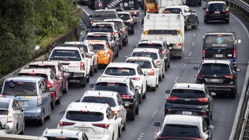 Waka Kotahi NZTA apologises after Auckland motorway lane layout changes cause traffic chaos
