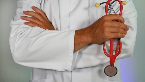 Doctor reprimanded after patient's cancer diagnosis delayed by months - NZ Herald