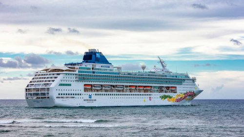 Cholera scare holds 2000-passenger cruise ship Norwegian Dawn at sea