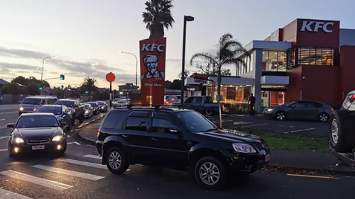 Covid 19 Delta outbreak: Takeaway lovers can almost smell level 3 as Auckland prepares to drop down a level - NZ Herald