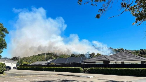 'Stay away': Upper Hutt bushfire burns through 14 hectares