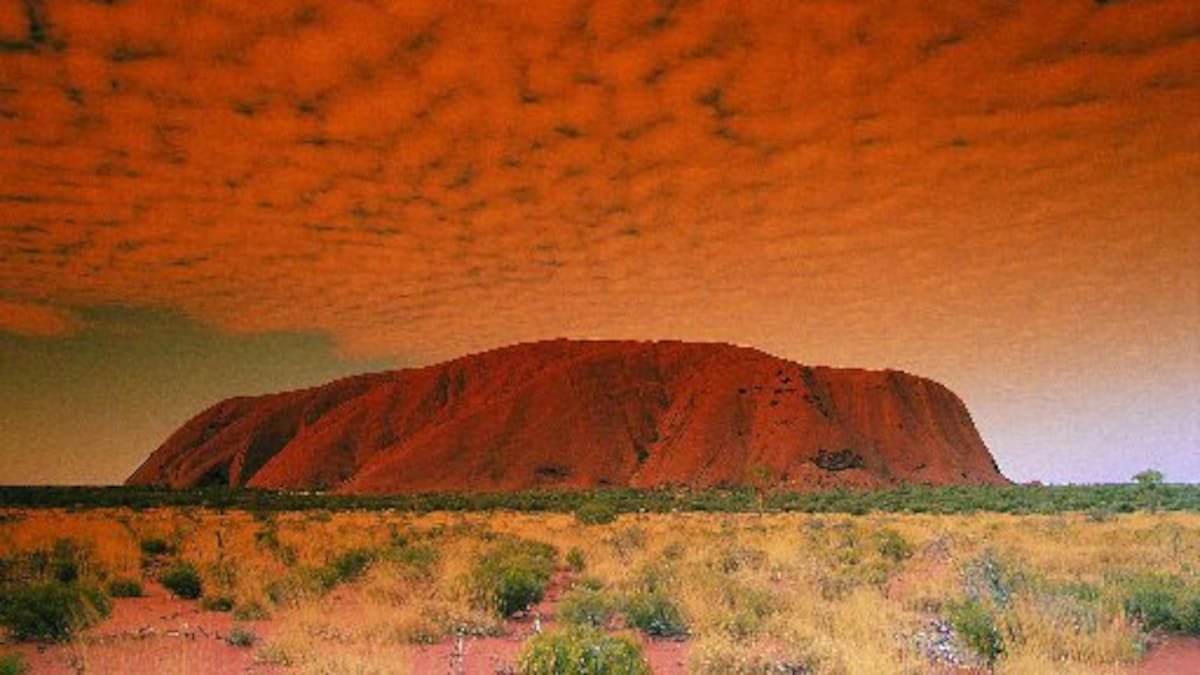 Kiwi dollar slumps to 12-year low against Aussie ahead of Christmas travel