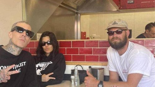 ‘So good,’ Blink-182′s Travis Barker says of his vegan burger meal at Wise Boys with wife Kourtney Kardashian