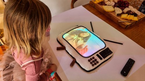 'Genius' Clarke Gayford wows with movie-themed cake for Neve's third birthday - NZ Herald