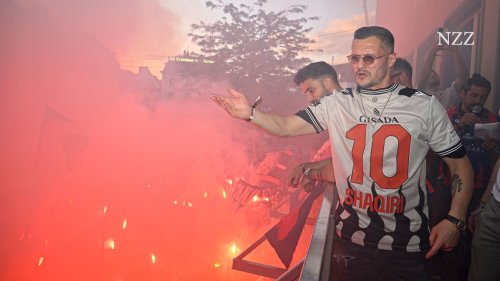 Der Fussballer Taulant Xhaka muss nach seinen Schmähgesängen drastisch bestraft werden