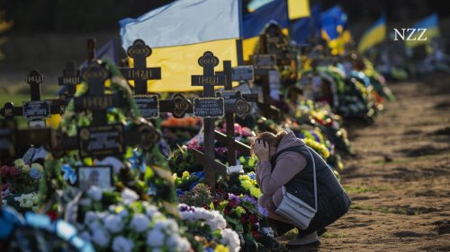 Krieg in der Ukraine: Neue Satellitenbilder zeigen wachsende Friedhöfe in Mariupol +++ Europa sei nicht stark genug ohne die USA, sagt Finnlands Regierungschefin Marin