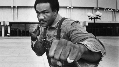 Aufgewachsen in Armut, wurde George Foreman zu einer weltweit populären Ikone - und das nicht nur wegen des Boxens