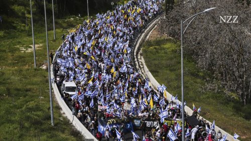 Krieg in Nahost: Israel hat neue Bodeneinsätze gestartet +++ Tausende bei Protestmarsch gegen israelische Regierung