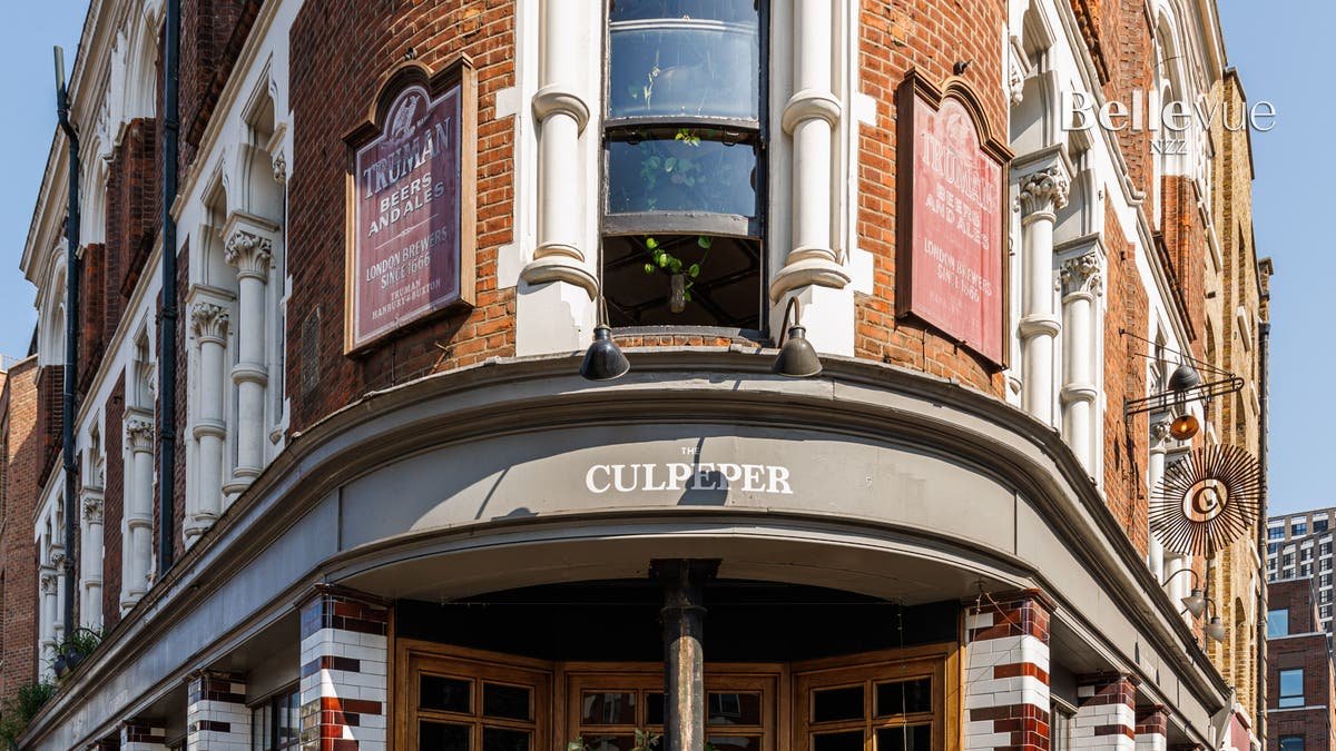 Hinter roten Backsteinfassaden und mit Retro-Flair: 5 Hotels in London, die man sich leisten kann