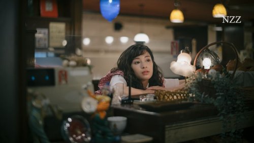 Jemand stirbt, und am nächsten Morgen müssen Einkäufe erledigt werden: Der grosse japanische Regisseur Koreeda erzählt mit leichtem Ton von der Traurigkeit des Daseins