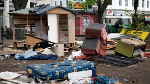 Vor dem Luxusrestaurant demonstrieren Flüchtlinge: Im Szeneviertel Berlin-Kreuzberg offenbart sich die gescheiterte deutsche Asylpolitik