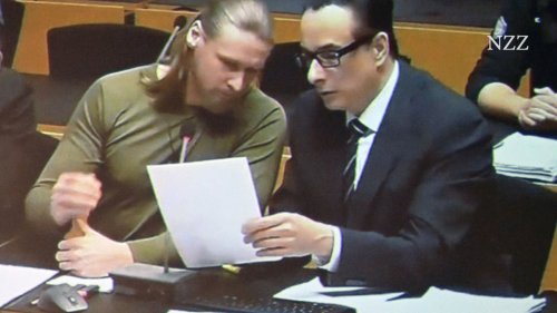 Russische Neonazis ritzen ein Hakenkreuz in die Wange eines getöteten Ukrainers – ein finnisches Gericht verurteilt den Anführer zu lebenslanger Haft