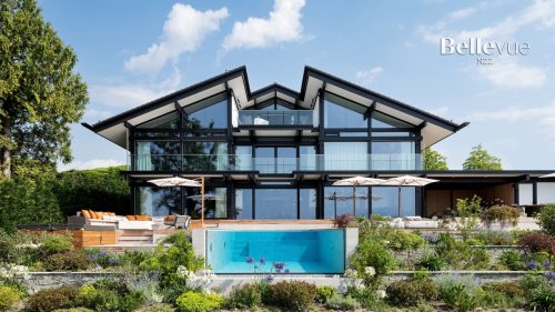 Spektakuläre Aussicht: Die moderne Villa mit Seeanstoss bietet eine Rundumsicht auf den Genfersee