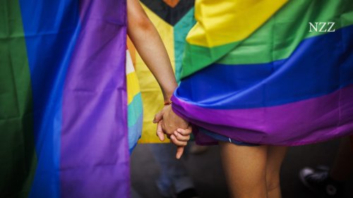 «Es macht mir Angst, dass die Behörden nicht in der Lage sind, solche Aufmärsche zu verhindern» – rechtsextreme Störaktion am Pride-Gottesdienst in Zürich ruft Entrüstung hervor
