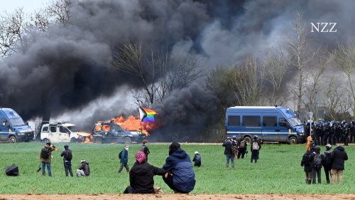 Protest gegen Wasserspeicher in Frankreich: Tränengas zwischen Wald und Feldern