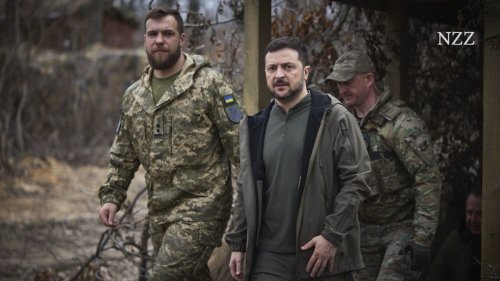 Krieg in der Ukraine: Drei Tote und zehn Verletzte nach russischen Drohnenangriffen auf Kiew +++ Selenski besucht Front im Osten der Ukraine