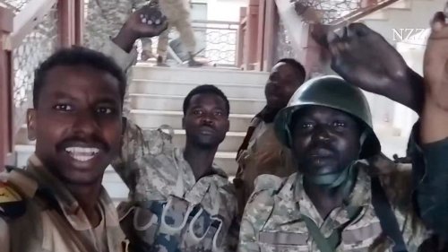 Machtkampf im Sudan: Armee erobert laut Regierungsangaben den Präsidentenpalast zurück – RSF gibt sich kämpferisch