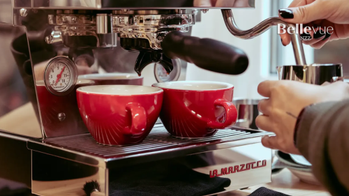 Den perfekten Cappuccino zubereiten? Das lässt sich in diesen Barista-Kursen in Zürich lernen