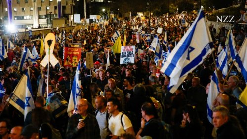 Krieg in Nahost: Raketen aus Jemen auf Israel abgefeuert +++ Tausende protestieren in Israel gegen die Regierung