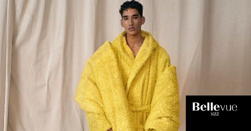 Demna Gvasalia zeigt in seiner ersten Haute Couture für Balenciaga auch Jeans und Hoodie