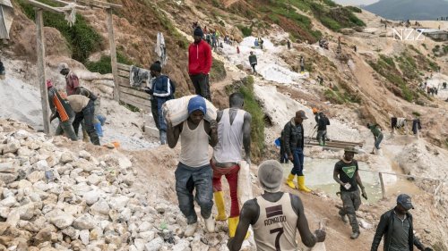 Wie die mächtigste Rebellenmiliz in Kongo mit Coltanminen Millionen verdient – und das Erz in unseren Handys landet