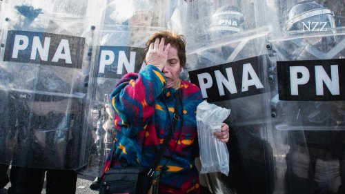 Argentiniens Rentner trifft Javier Mileis Sparkurs hart. Doch die Opposition kann das nicht ausnützen