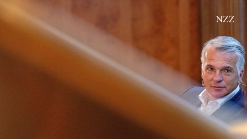 Mit einer Bonus-Senkung für Sergio Ermotti will die UBS die Cheflohn-Frage deeskalieren. Ob das aufgeht, ist ungewiss
