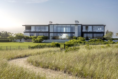 Modern Lines and Restorative Landscaping Make a Hamptons Home Shine