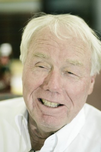 Eddie Sheldrake, Polly’s Pies cofounder and UCLA hall of famer, dies at 98
