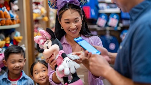 Disneyland Resort launches new augmented reality photo lenses on Disneyland App