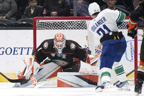 Ducks fall short against Vancouver Canucks