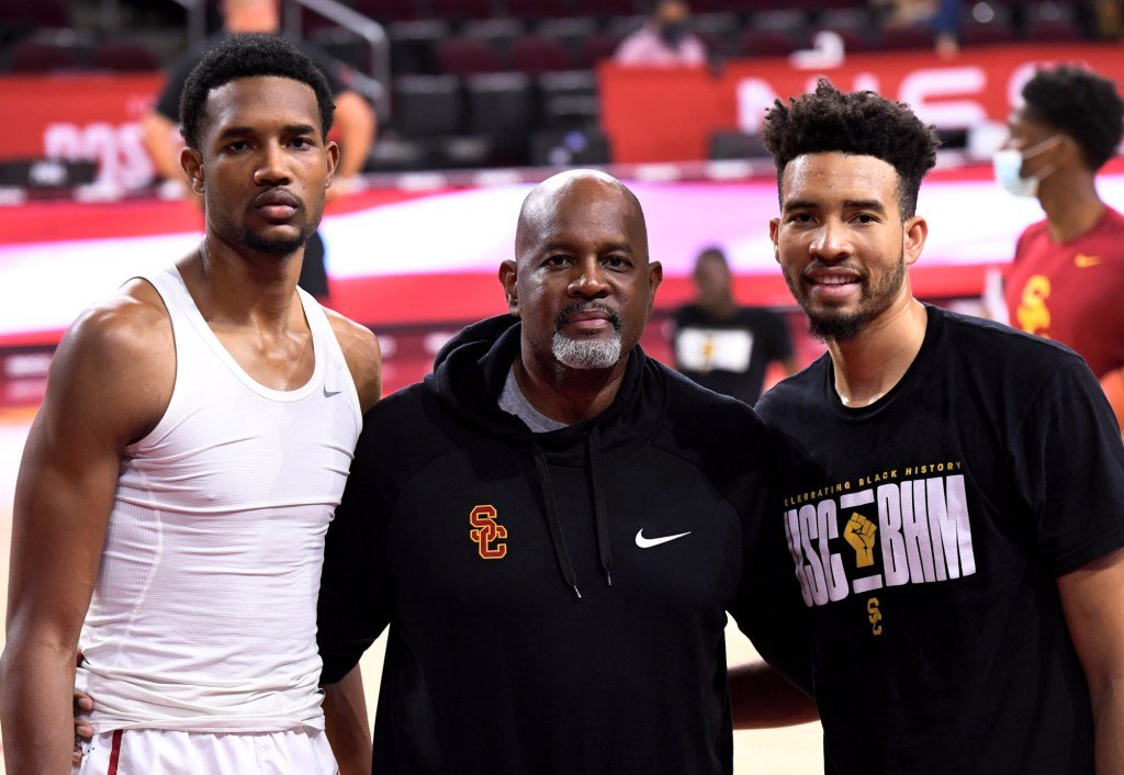 USC’s Isaiah and Evan Mobley cherishing time together with their father