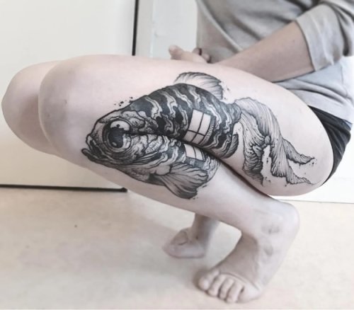 Tattoo Artist Creates Tattoos That Change Shape When Knees and Elbows Are Bent