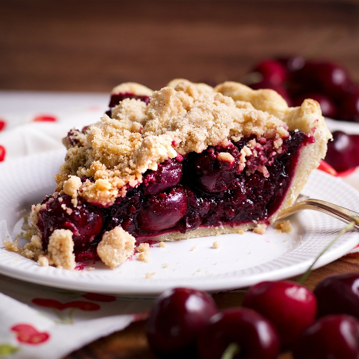 Sweet Cherry Crumb Pie