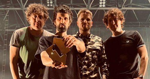 The Official Charts & Music News 🎧 cover image