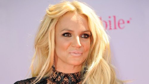 Auch noch mit Messern: Britney Spears verstört erneut mit Tanzeinlage