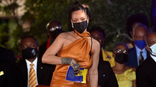Rihanna: Versteckt sie hier ihren Baby-Bauch?
