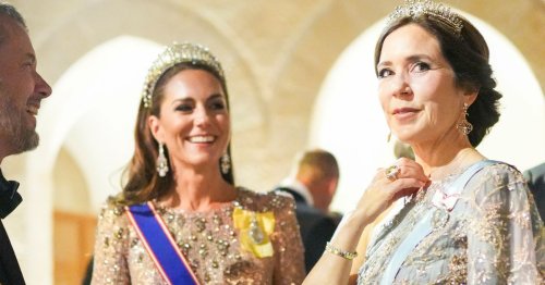 Kate Middleton Dazzles In Late Queen s Earrings At Wedding Reception 