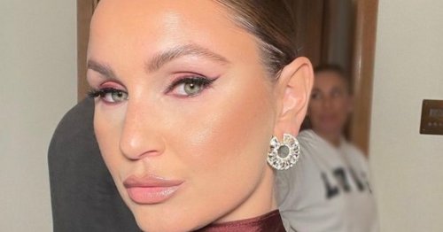 Sam Faiers bravely shows off cystic acne in before and after skin snap
