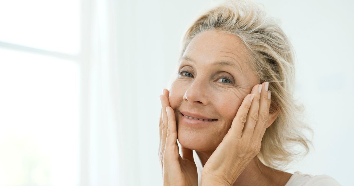 Save £100 on Estée Lauder Lift and Glow skincare bundle featuring full-size 'miracle' serum