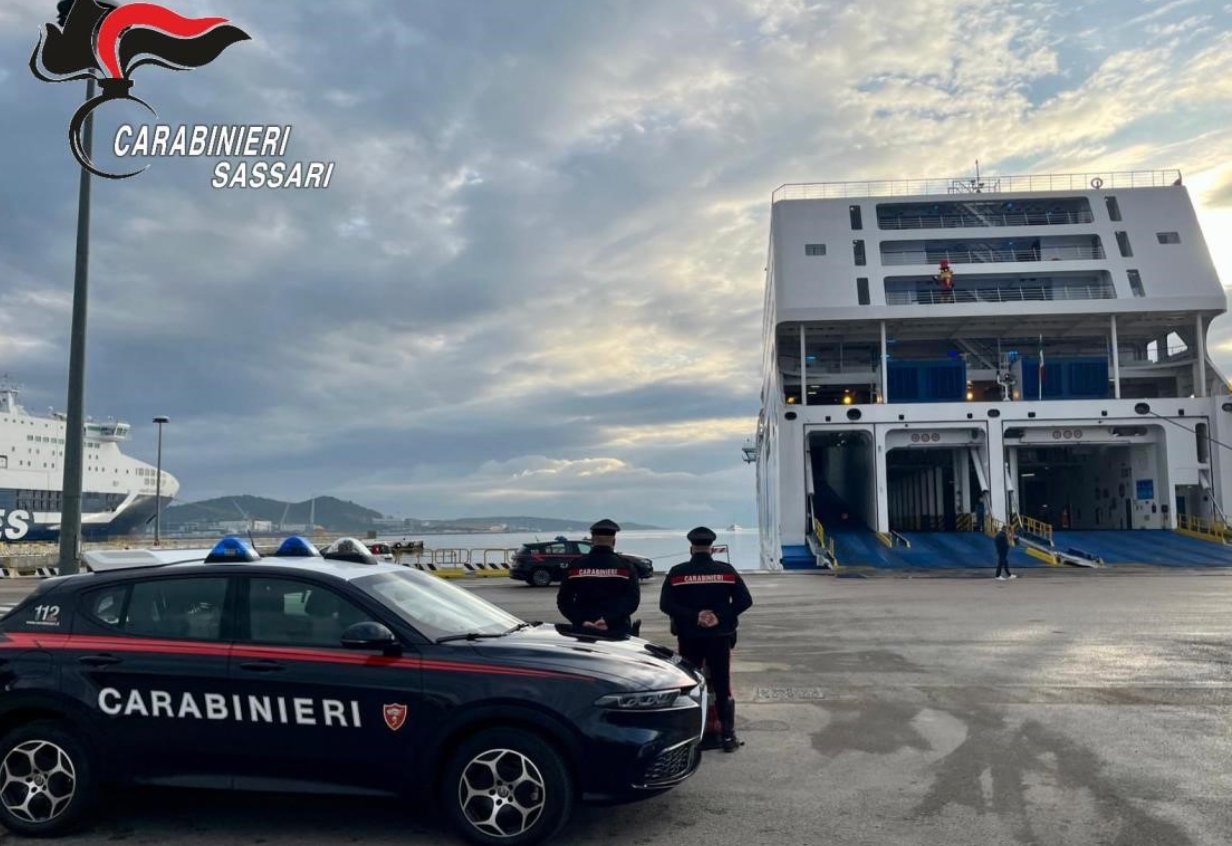 Olbia, cocaina nascosta nel camion: arrestati due giovani