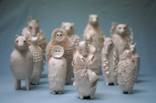 Peculiares personajes en cerámica hechos por Sophie Woodrow