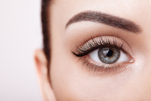 Make-up, maquillage semi-permanent, médecine esthétique : comment mettre en valeur son regard ? | Ô Magazine