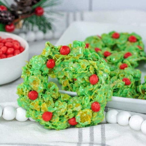 No-Bake Cornflake Wreath Cookies