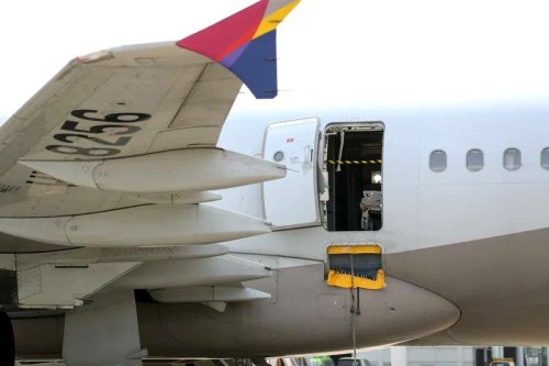 Man Opens Asiana Airbus A321 Exit Door Inflight