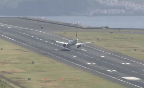 A TAP Airbus A321's Wild, Nose First Landing In Madeira