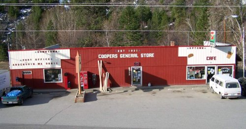 The Middle-Of-Nowhere General Store With Some Of The Best Burgers And Barbecue In Washington